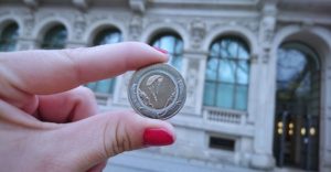Erstausgabe der 10-Euro-Münze mit Polymer-Ring lockt Münzenjäger zur Bundesbank | MDM-Münzenblog