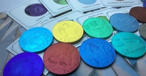 Titanmünzen: Licht färbt Münzen bunt | MDM-Münzenblog